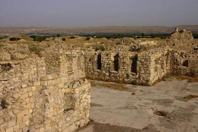 کشف درپوش سنگی یک استودان دوره ساسانی  در شهر بیشاپور